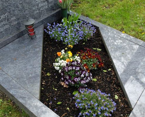 Grabpflege Grabbepflanzung München